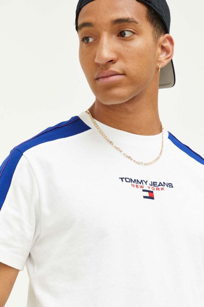 Бавовняна футболка Tommy Jeans колір білий з аплікацією (3370596)