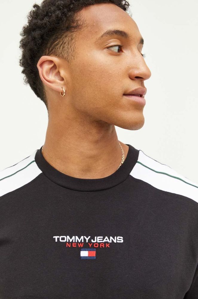 Бавовняна футболка Tommy Jeans колір чорний з аплікацією (3370590)