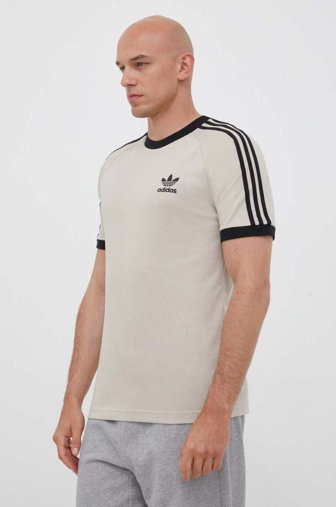 Бавовняна футболка adidas Originals колір бежевий з аплікацією (3363595)