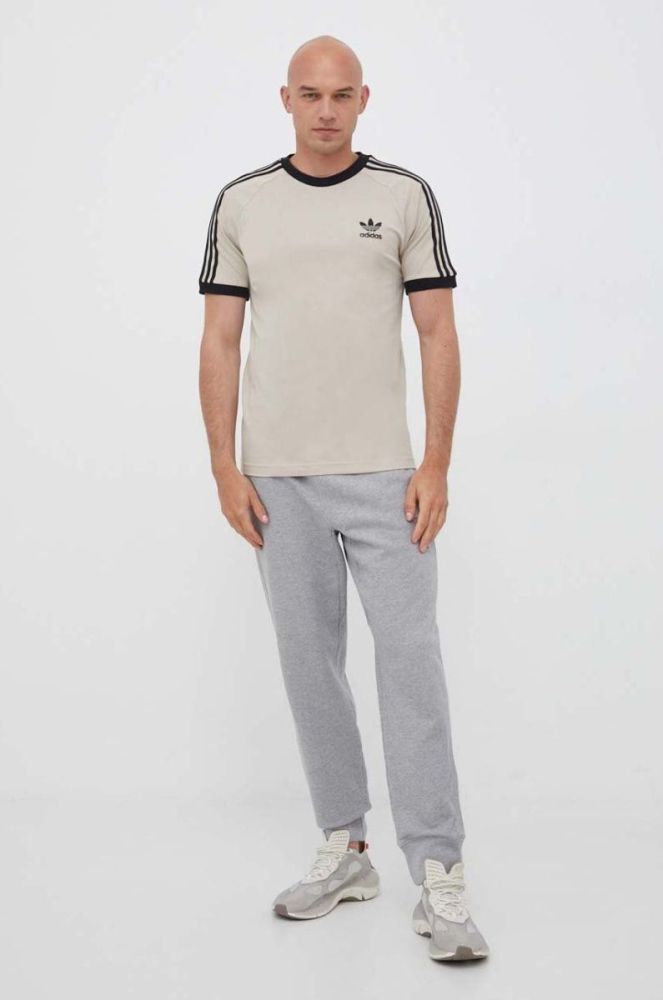 Бавовняна футболка adidas Originals колір бежевий з аплікацією (3363595) фото 2