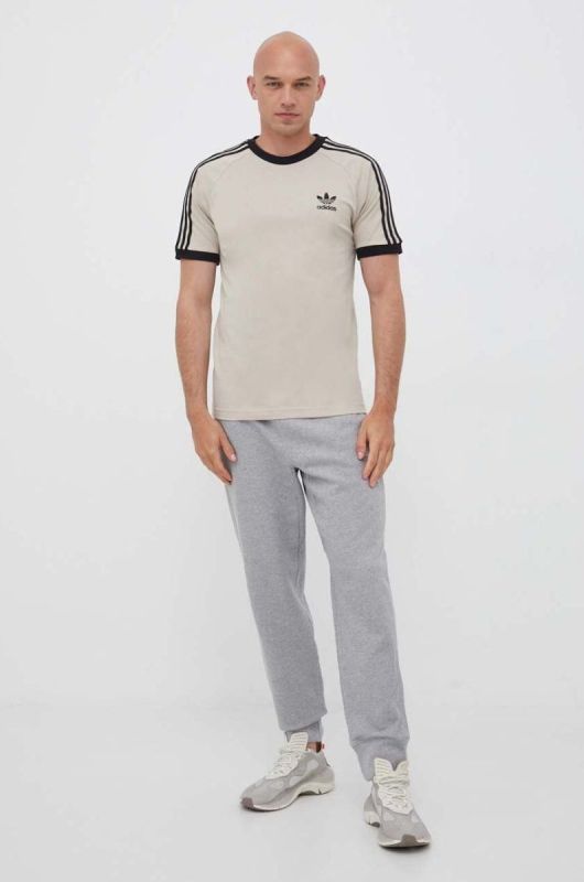 Бавовняна футболка adidas Originals колір бежевий з аплікацією (3363595) фото 2
