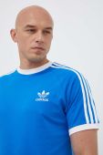 Бавовняна футболка adidas Originals з аплікацією колір блакитний (3363608)