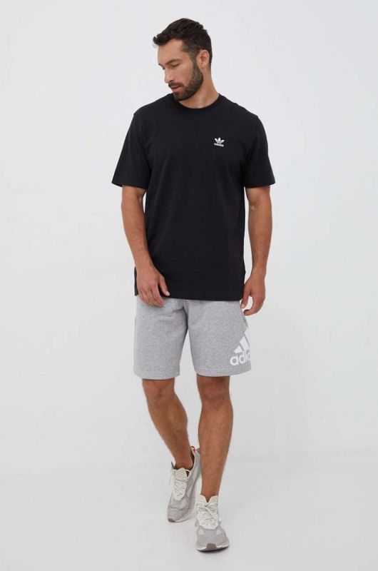 Бавовняна футболка adidas Originals колір чорний з принтом (3360872) фото 2