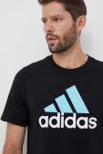 Бавовняна футболка adidas колір чорний з принтом (3328979)