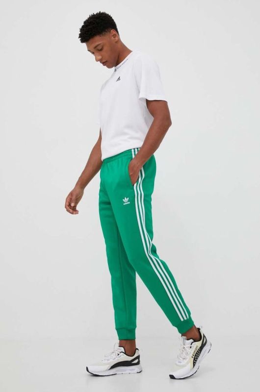 Футболка adidas чоловічий колір білий з аплікацією фото 2