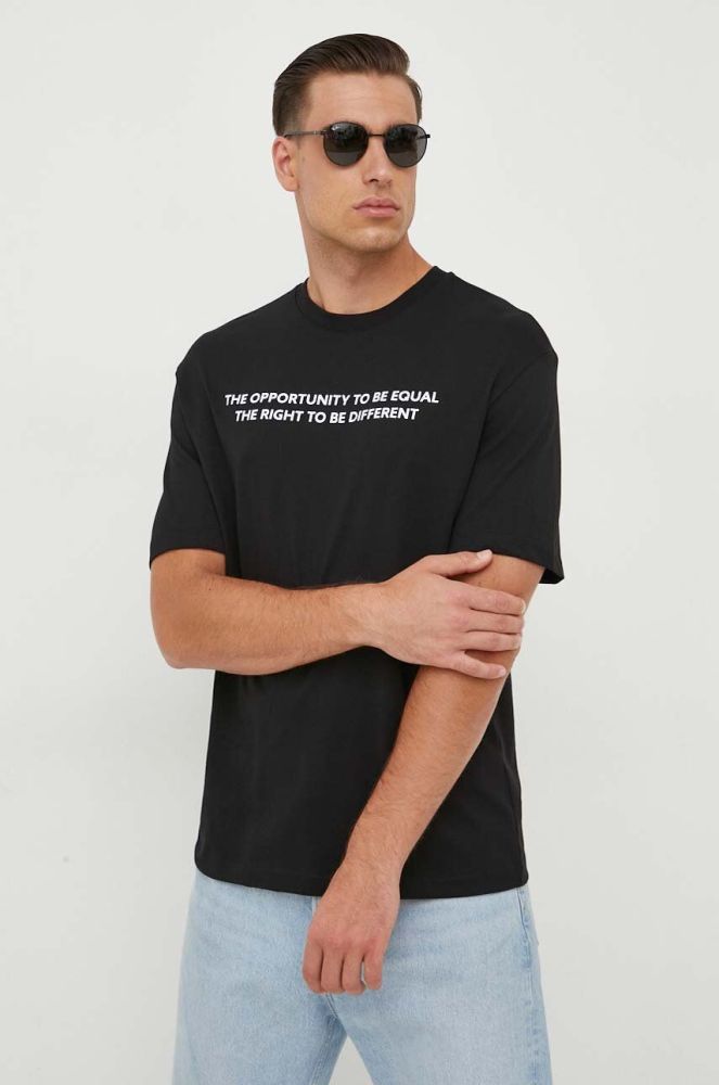 Бавовняна футболка United Colors of Benetton чоловічий колір чорний з принтом (3611027)
