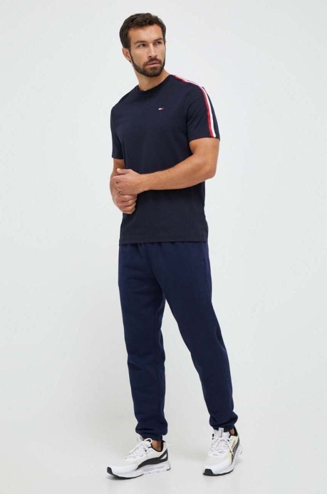 Футболка Tommy Hilfiger чоловічий колір синій однотонний (3534900) фото 2