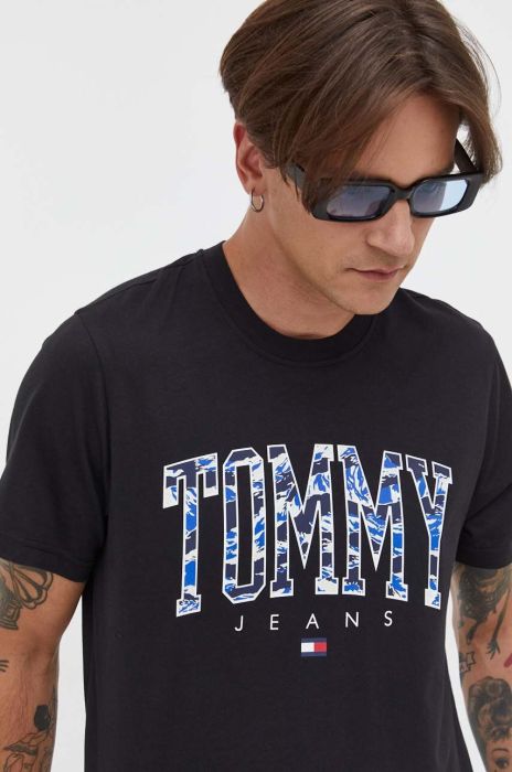 Бавовняна футболка Tommy Jeans колір чорний з принтом (3543102)