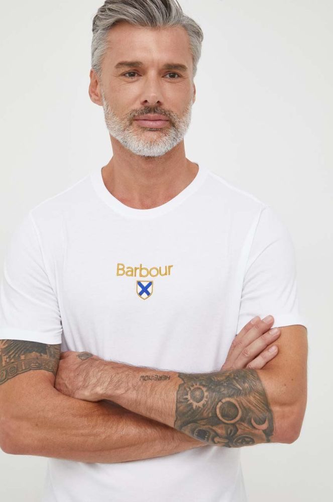 Бавовняна футболка Barbour колір білий з аплікацією