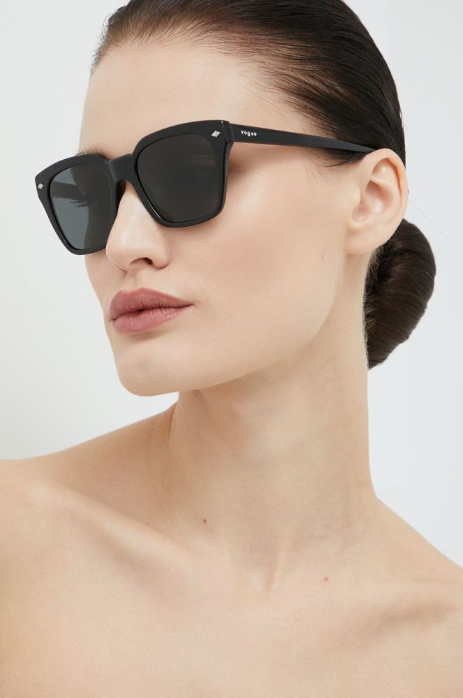 Сонцезахисні окуляри VOGUE жіночі колір чорний (2284923)