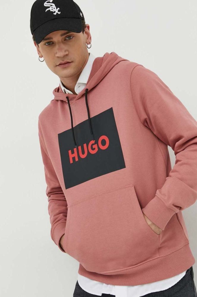 Бавовняна кофта HUGO чоловіча колір рожевий з капюшоном з принтом