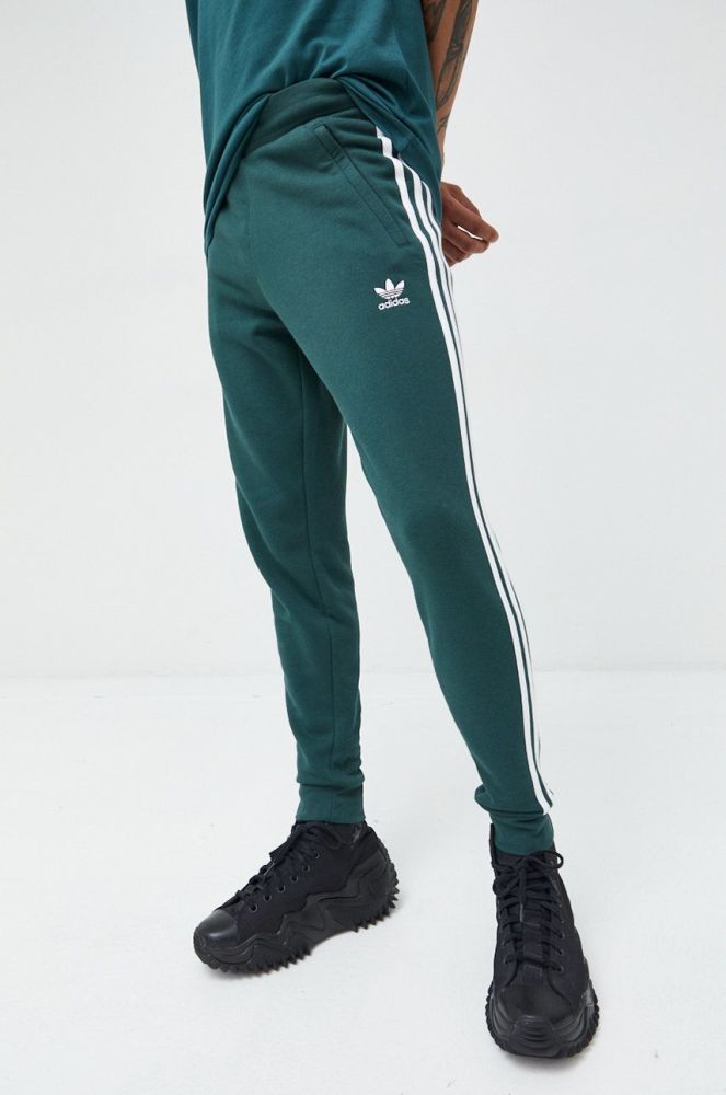 Спортивні штани adidas Originals чоловічі колір зелений з аплікацією (2733286)