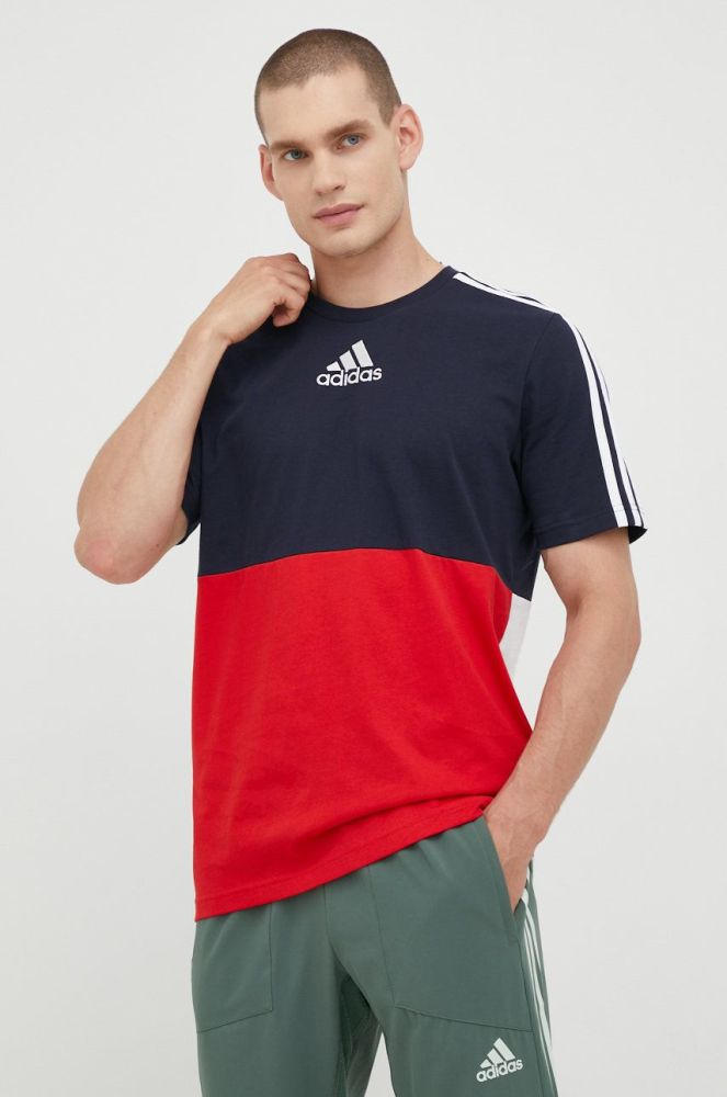 Бавовняна футболка adidas з аплікацією колір барвистий (2523578)