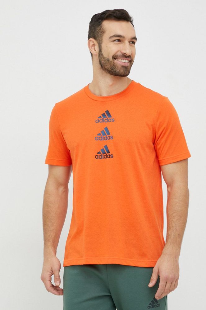 Тренувальна футболка adidas Performance Design to Move колір помаранчевий з принтом
