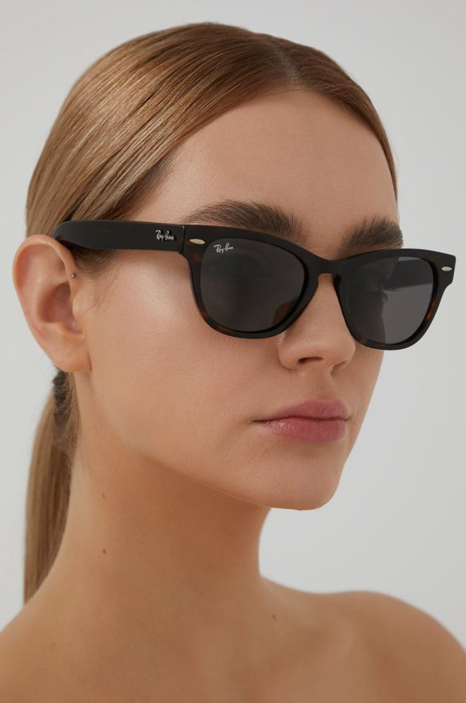 Сонцезахисні окуляри Ray-Ban LARAMIE жіночі колір коричневий