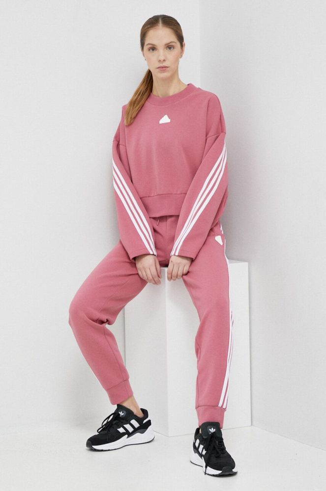 Кофта adidas жіноча колір рожевий з аплікацією (2995340)