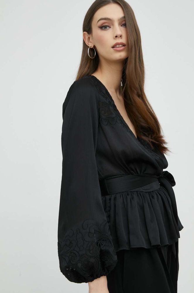 Блузка Guess жіноча колір чорний з аплікацією (2911101)