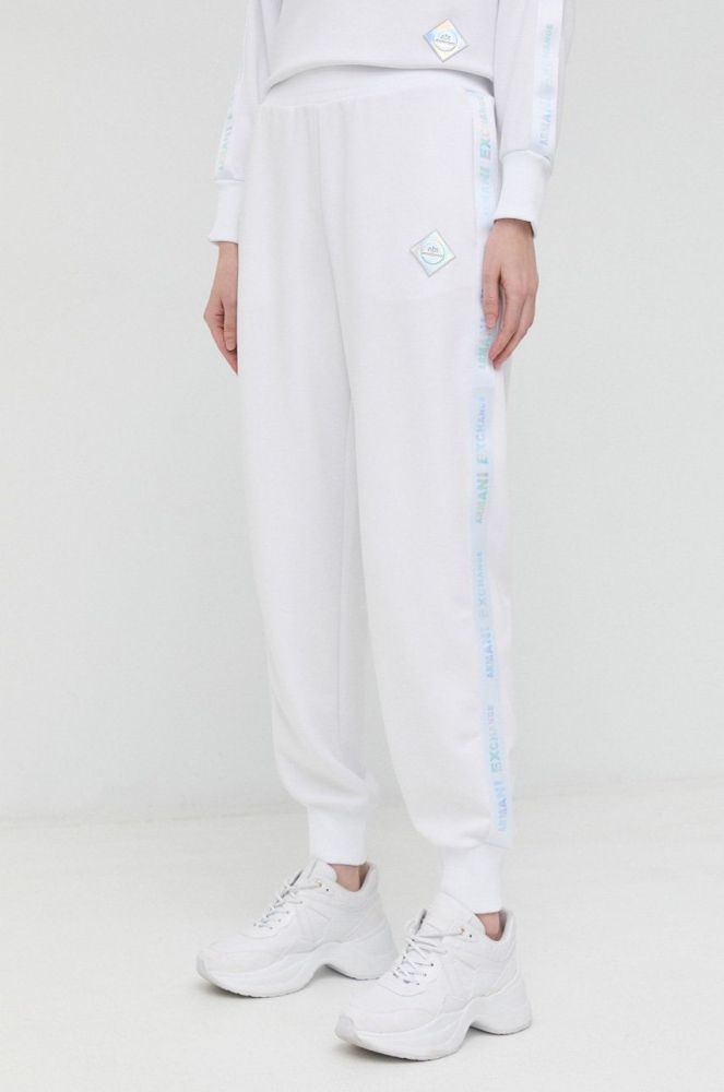 Спортивні штани Armani Exchange жіночі колір білий з аплікацією