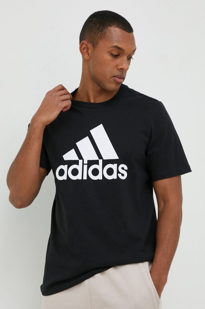 Бавовняна футболка adidas колір чорний з принтом (2902758)