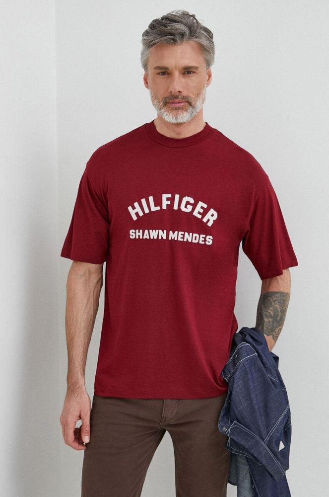 Футболка Tommy Hilfiger x Shawn Mandes чоловіча колір бордовий з принтом