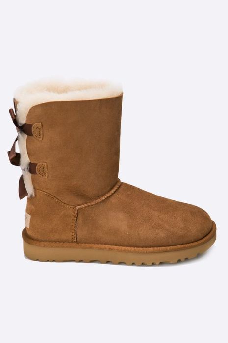 Черевики UGG жіночі колір коричневий на плоскому ходу утеплені Черевики UGG жіночі колір коричневий на плоскому ходу утеплені