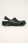 Crocs Шльопанці колір чорний Crocs Шльопанці колір чорний