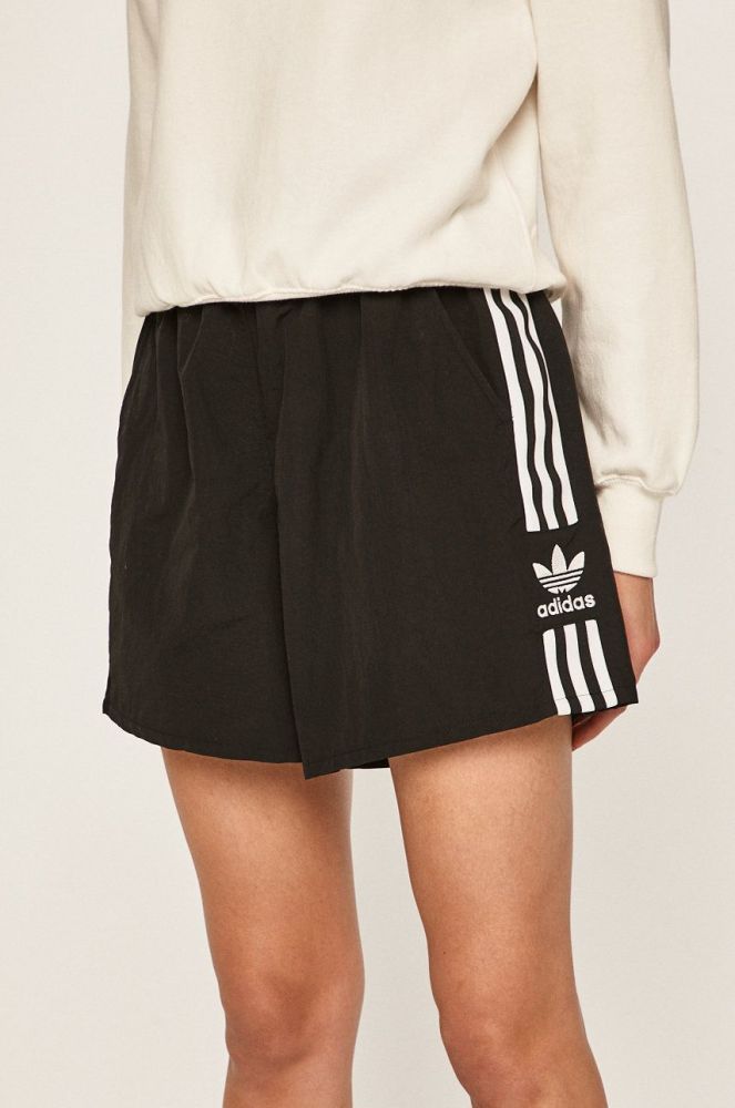 adidas Originals - Шорти FM2595-BLK/WHT колір чорний