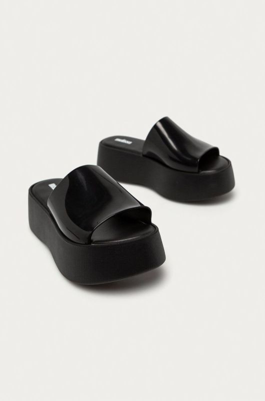 Шльопанці Melissa жіночі колір чорний на платформі фото 2