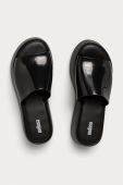 Шльопанці Melissa жіночі колір чорний на платформі