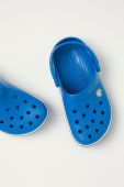 Crocs - Дитячі шльопанці колір блакитний