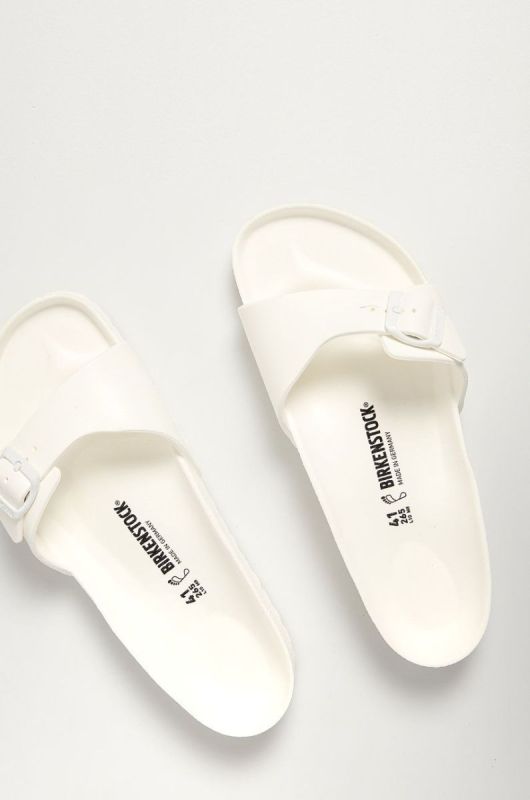 Шльопанці Birkenstock чоловічі колір білий фото 2