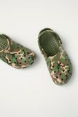 Шльопанці Crocs Classic Pritned Camo Clog чоловічі колір зелений 206454 RINTED.CAMO.CLOG.206454-ARMYGREEN/