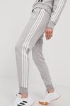 Штани adidas жіночі колір сірий з аплікацією Штани adidas жіночі колір сірий з аплікацією