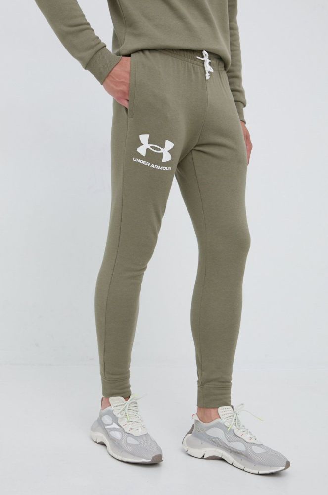 Штани Under Armour чоловічі колір зелений однотонні 1361642-001 (2348541)