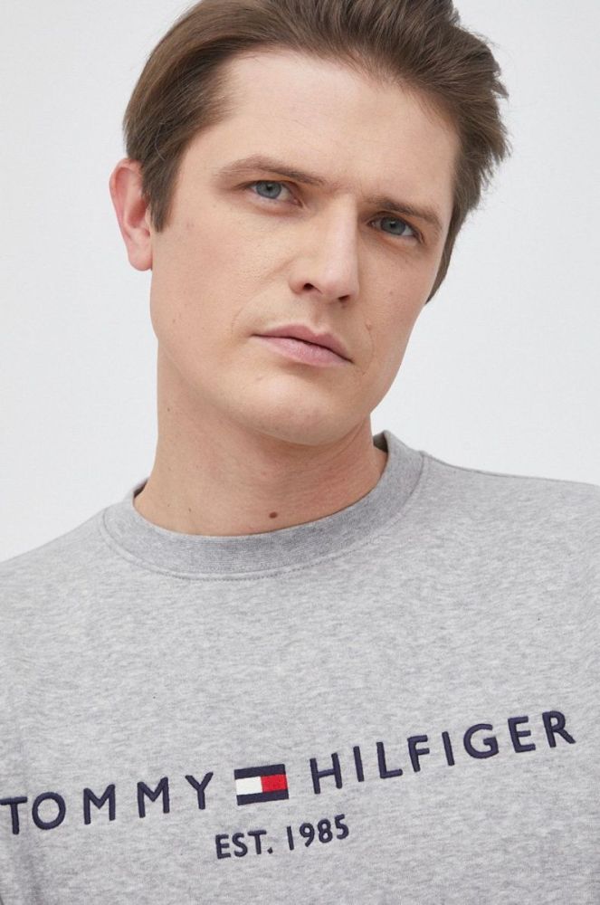 Кофта Tommy Hilfiger чоловіча колір сірий з аплікацією (1970414) фото 4