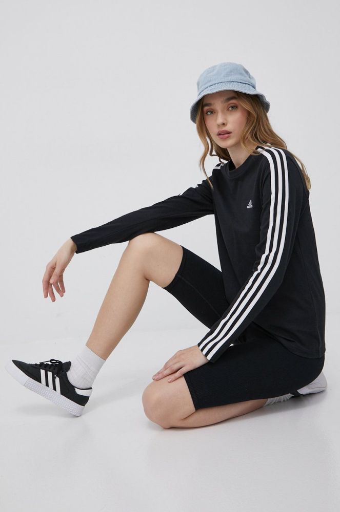 Бавовняний лонгслів adidas колір чорний