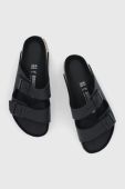 Шльопанці Birkenstock Arizona чоловіче колір чорний Regular Width 1019098-Black