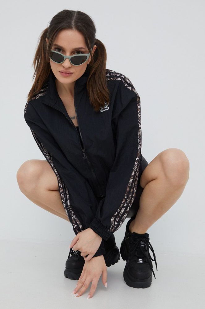 Куртка adidas Originals HT5987 жіноча колір чорний перехідна oversize HT5987-BLACK