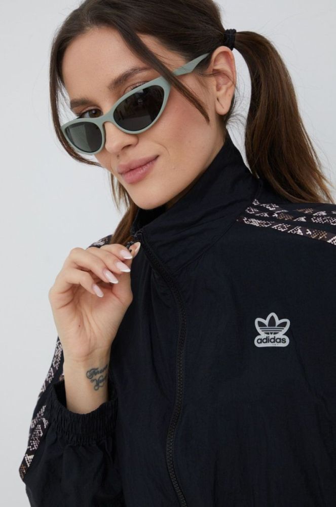 Куртка adidas Originals HT5987 жіноча колір чорний перехідна oversize HT5987-BLACK фото 4