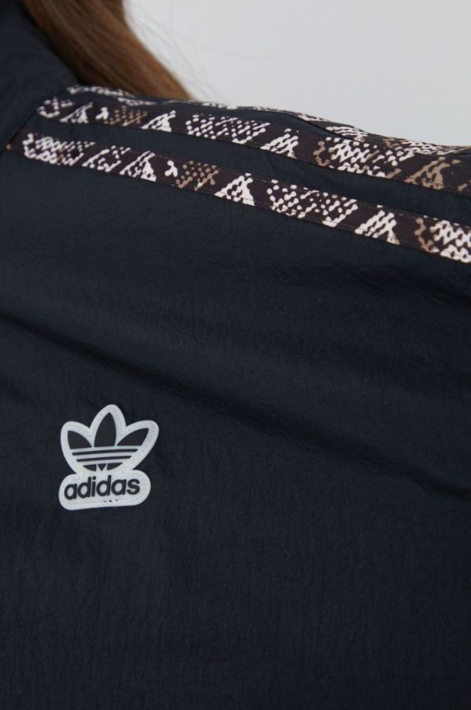 Куртка adidas Originals HT5987 жіноча колір чорний перехідна oversize HT5987-BLACK фото 5