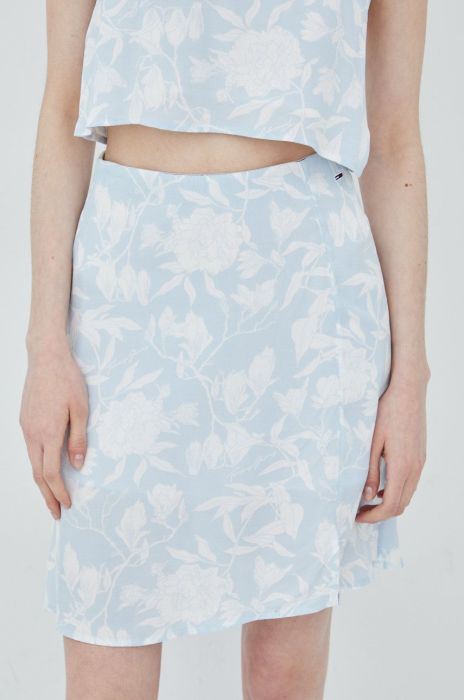 Спідниця Tommy Jeans mini розкльошена колір блакитний Спідниця Tommy Jeans mini розкльошена колір блакитний