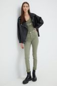 Штани Guess жіночі колір зелений облягаюче середня посадка