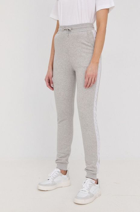 Бавовняні спортивні штани Karl Lagerfeld жіночі колір сірий з аплікацією
