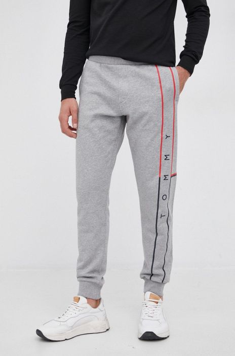 Бавовняні штани Tommy Hilfiger чоловічі колір сірий з аплікацією