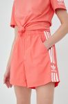 Шорти adidas Originals Adicolor HF7454 жіночі колір рожевий з аплікацією висока посадка Шорти adidas Originals Adicolor HF7454 жіночі колір рожевий з аплікацією висока посадка