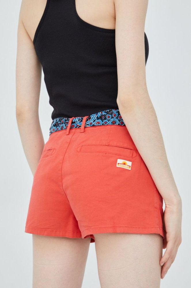 Шорти Superdry жіночі колір червоний однотонні середня посадка фото 3