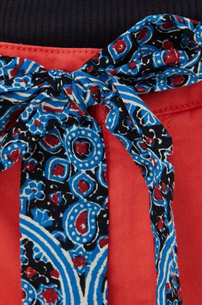 Шорти Superdry жіночі колір червоний однотонні середня посадка фото 4
