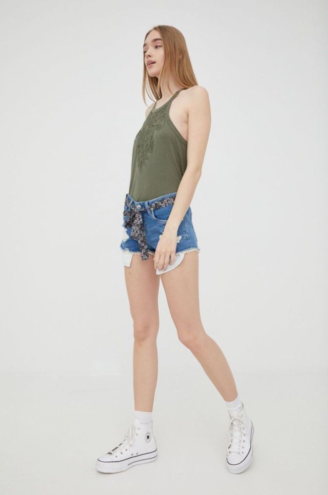 Джинсові шорти Superdry жіночі з аплікацією середня посадка колір блакитний фото 2