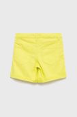 Дитячі шорти United Colors of Benetton колір зелений однотонні (2393606)