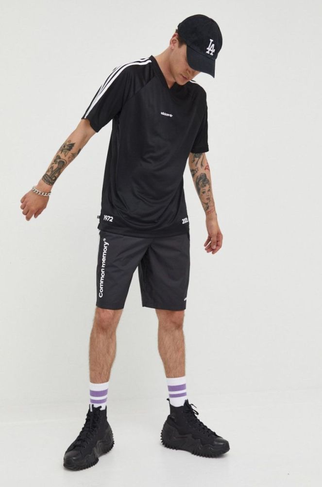 Купальні шорти adidas Originals чоловічі колір чорний з принтом фото 2